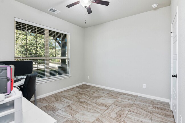 Building Photo - 9870 Mulhouse Dr