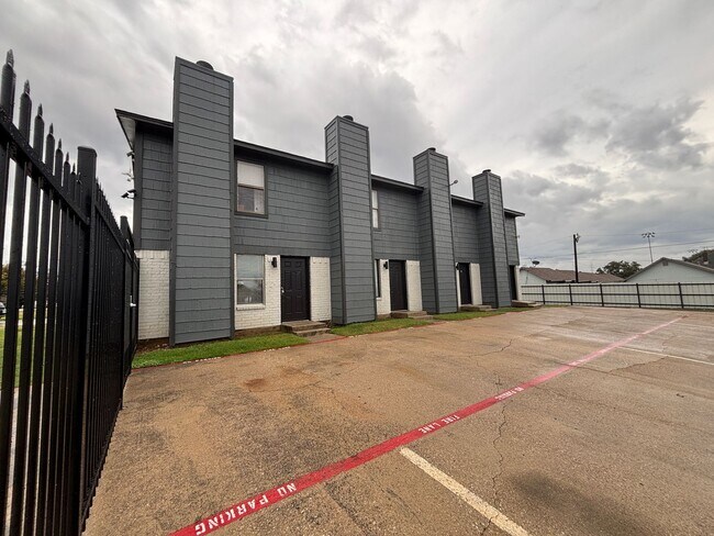 Foto del edificio - Gated & Affordable-Move in special!