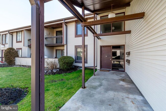 Building Photo - 10 Avon Dr