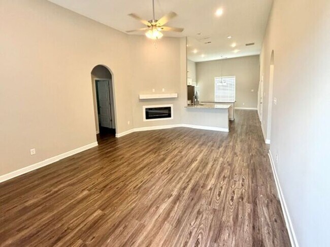 Building Photo - Now Leasing a 5-bedroom 3 bath home in Millington. Availalbe Now!