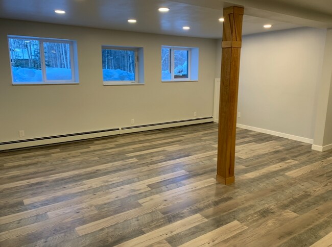 Building Photo - 740 Wanda Dr