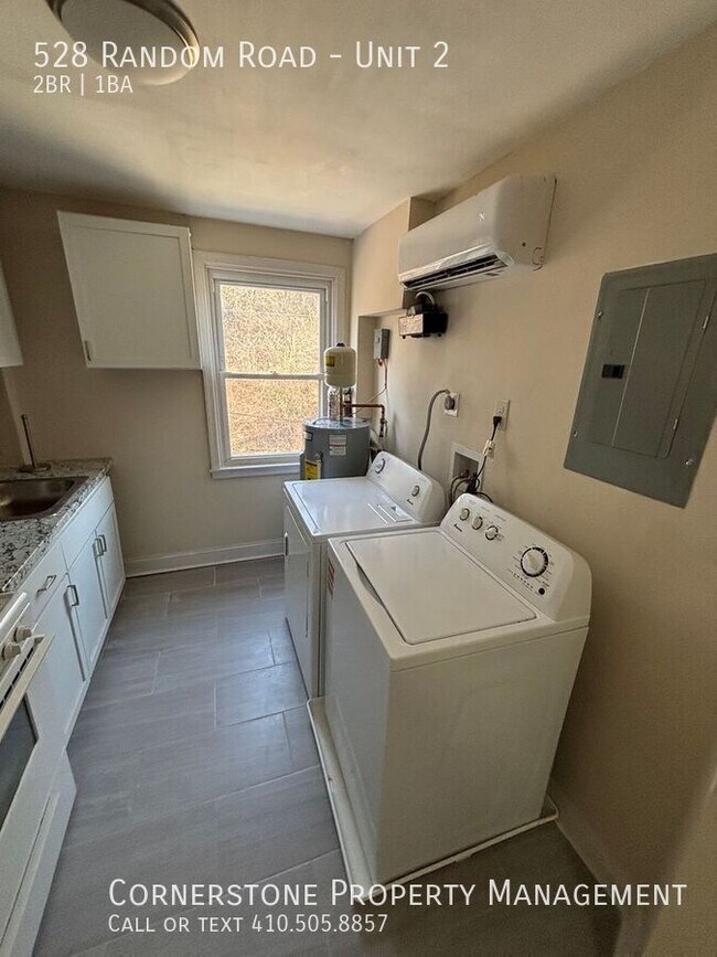 Foto del edificio - 528 Random Rd