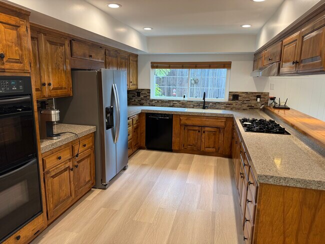 Cocina - 304 N Meadows Ave