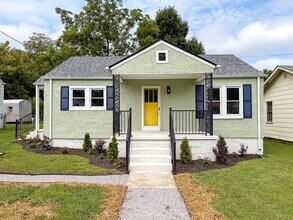 Building Photo - 825 Henderson Ave