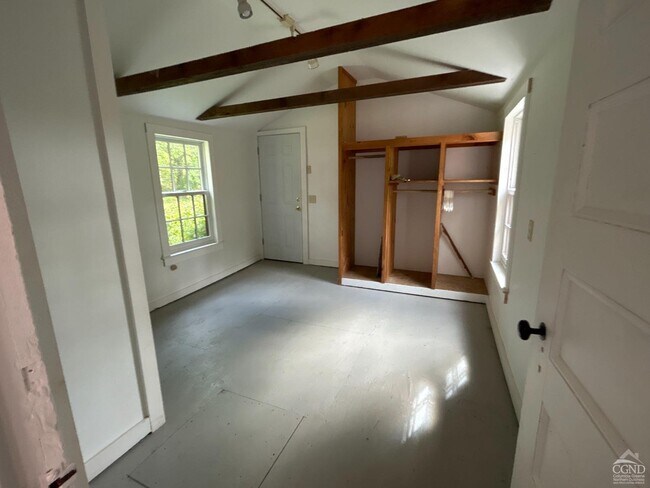 Foto del edificio - 136 Rudd Pond Rd