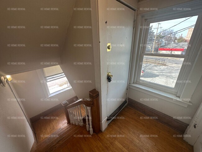 Foto del edificio - Nice 3 bed 1 bath condo unit in KCMO!