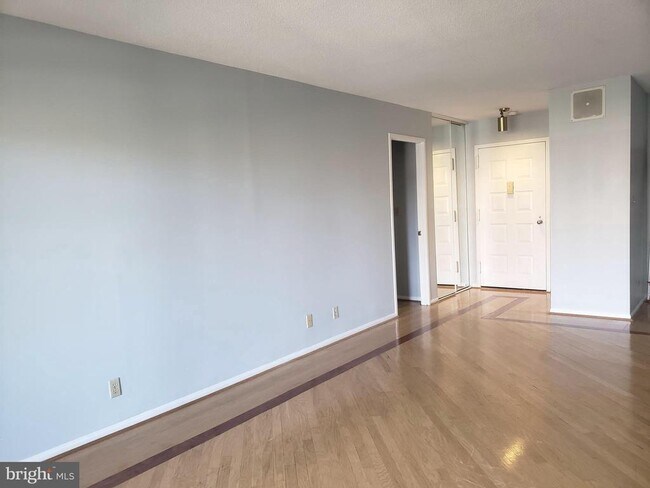 Building Photo - 8360 Greensboro Dr