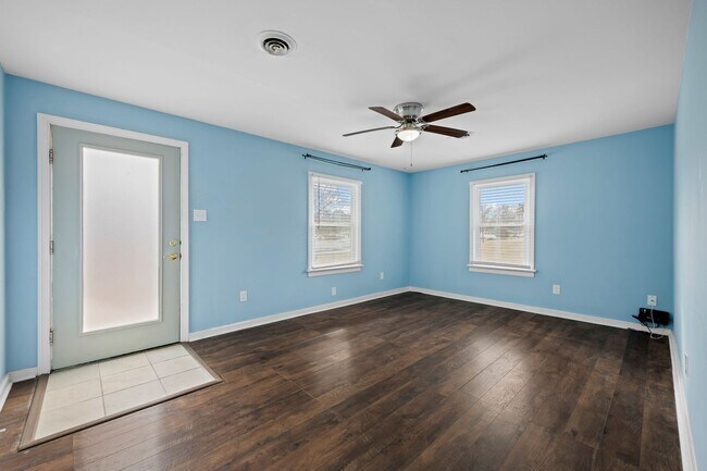 Foto del edificio - 2 Bedroom, 1 Bath Rental in North Chesterfield ***Available Early May***