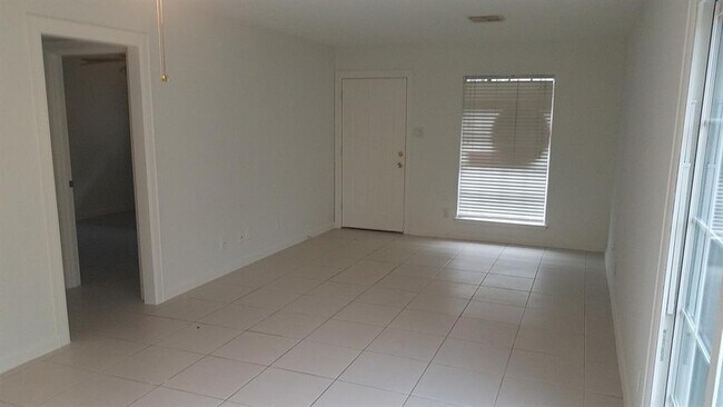 Building Photo - 1108 W Tri Oaks Ln