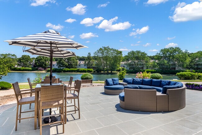 Foto del edificio - 324 Walden Ct
