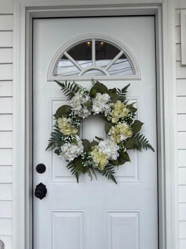 Building Photo - 1060 Forest Ave