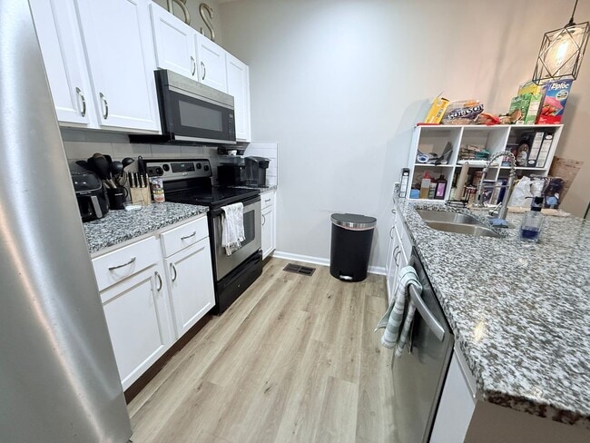 Foto del edificio - 4BD/4BA FURNISHED ROWANDALE UNIT