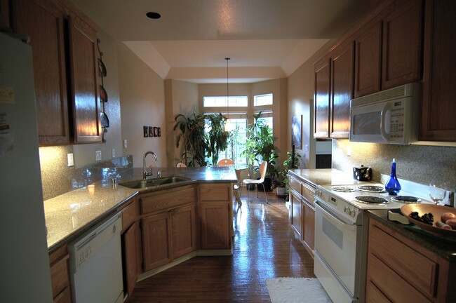 Building Photo - 306 W Meadows Ln