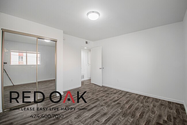 Foto del edificio - 1341 W 37th Pl