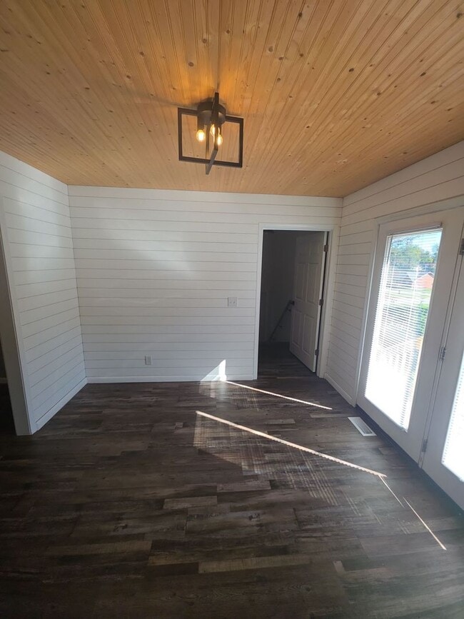 Foto del edificio - Beautifully Renovated 3-Bedroom Single-Family Home with 2-Car Garage Near HWY 111