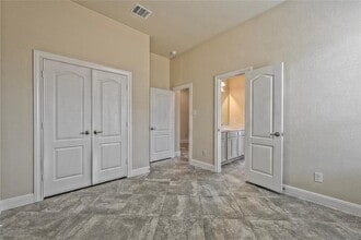 Building Photo - 11927 Champion's Frst Dr