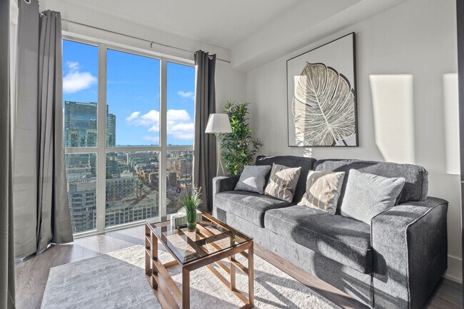 Building Photo - 299 Front St W