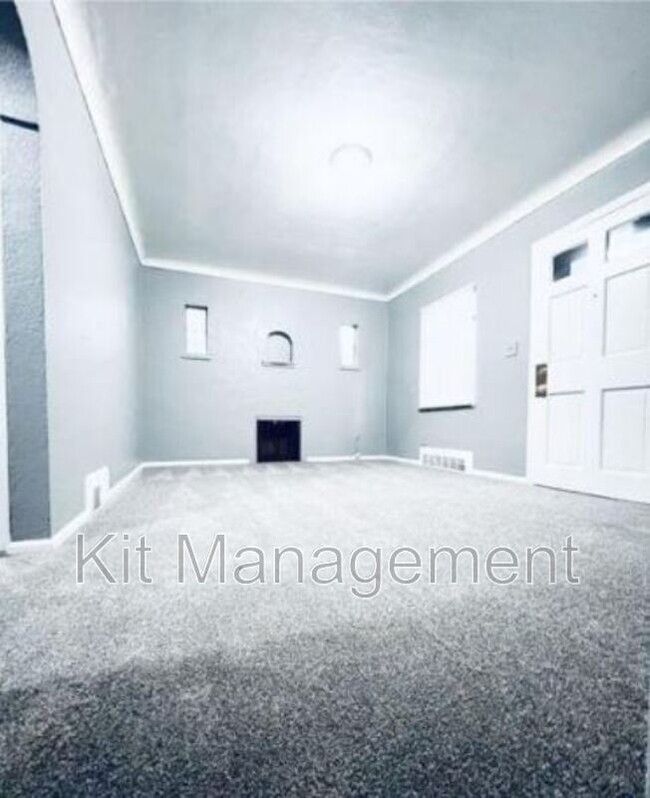 Foto del edificio - 4649 Burnham Ave
