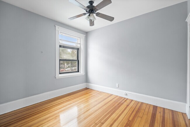 Building Photo - 504 Talbot Ave