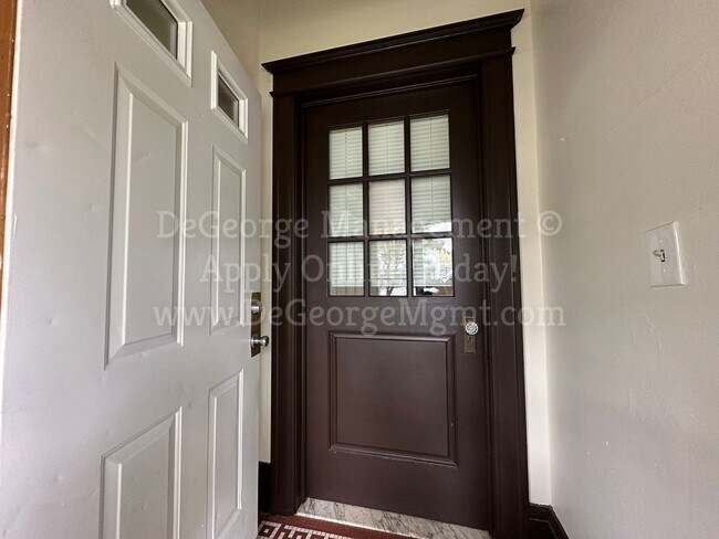 Foto del edificio - Spacious 3 Bedroom Townhome for Rent in Ro...
