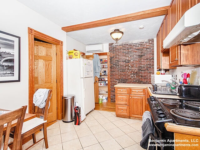 Building Photo - 61 Anderson St