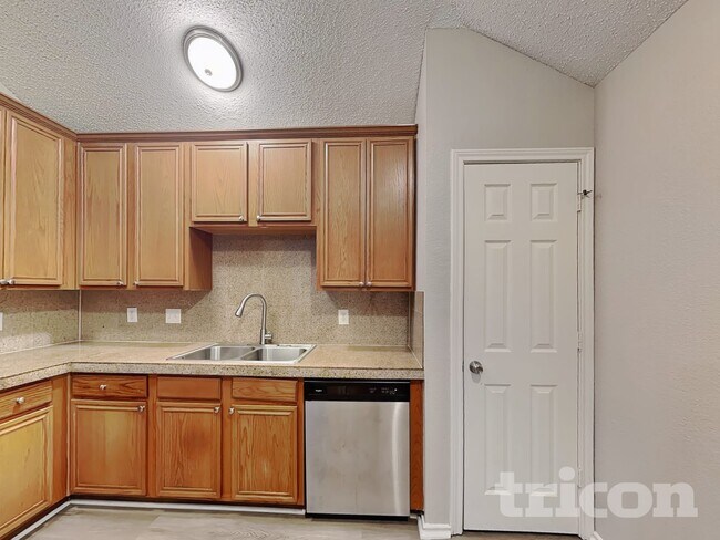 Foto del edificio - 1704 Fern Dr