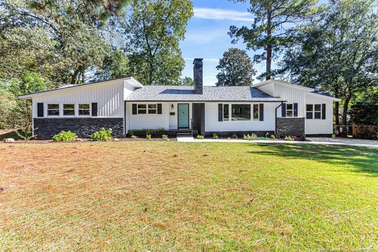 Primary Photo - 315 Westview Drive (Pets Considered)Availa...