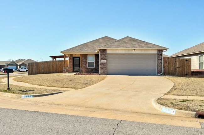 Building Photo - 3 Bed 2 Bath with Gazebo on the Patio.