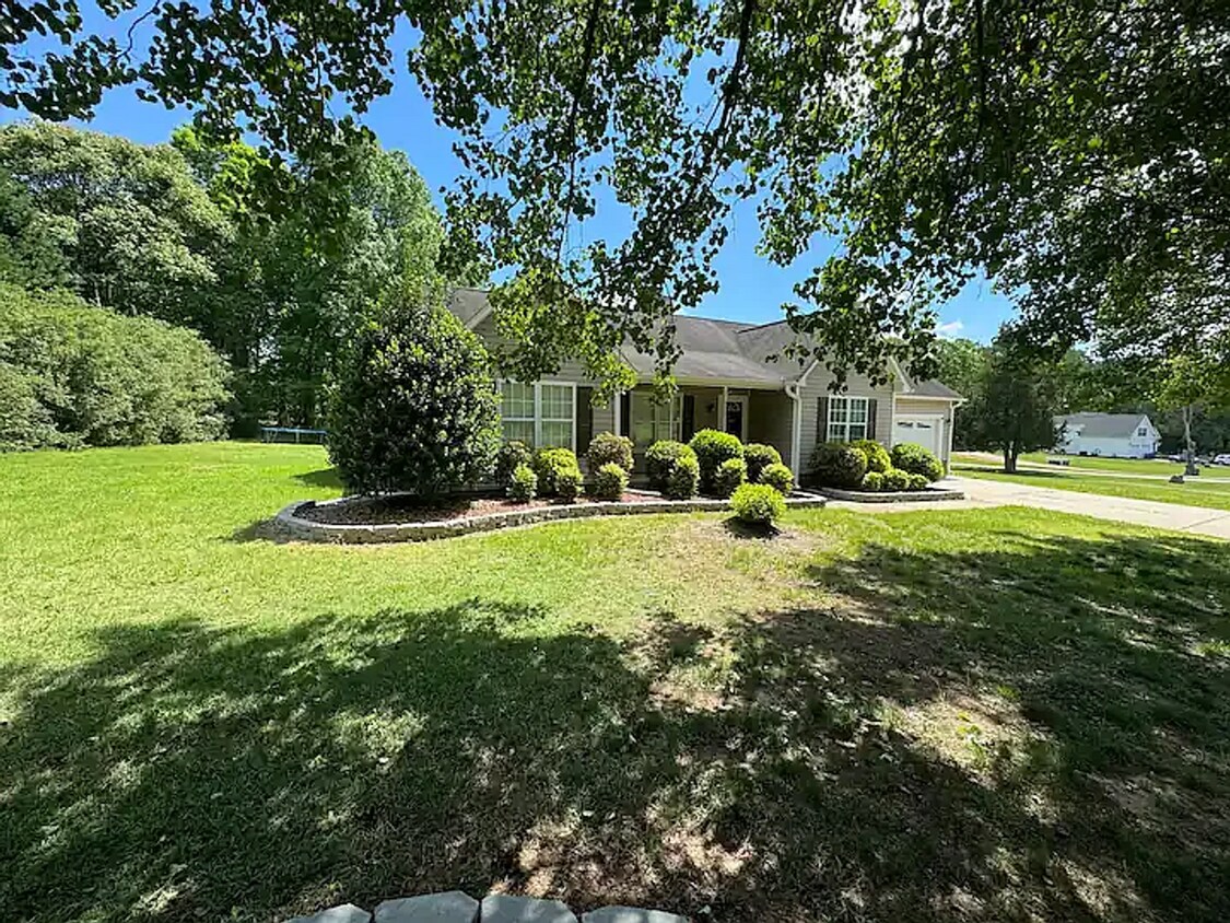 Primary Photo - 102 Tesi Ct