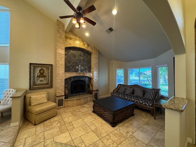Foto del edificio - Stunning Waterfront Home in Spring Valley ...