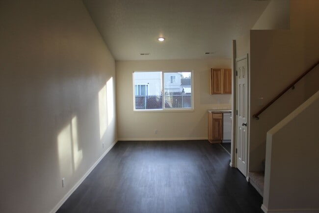 Building Photo - Scappoose townhome