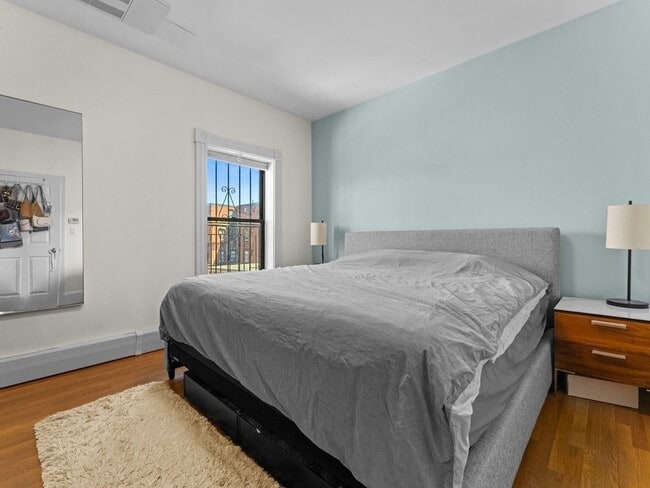 Building Photo - 433 Marlborough St