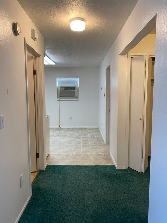 Building Photo - 2 bedroom, 1 bath condo in Park Place