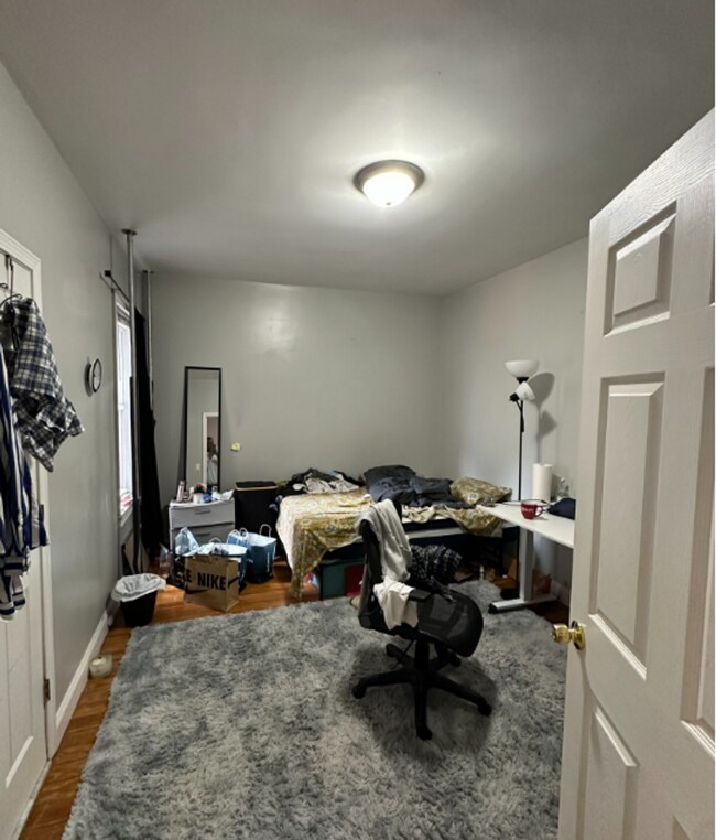 Building Photo - 4 Bedroom
