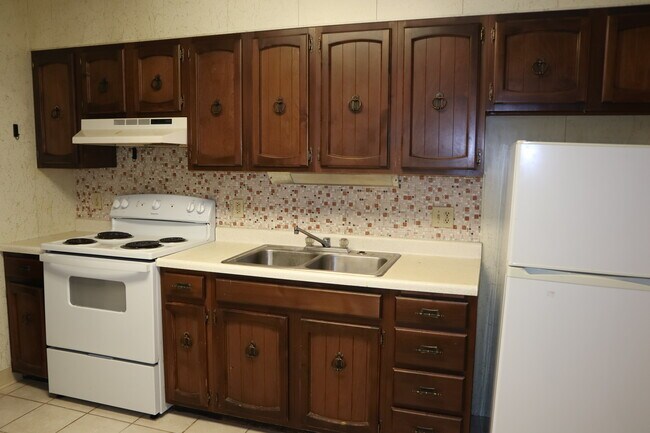 Building Photo - 320 3rd St