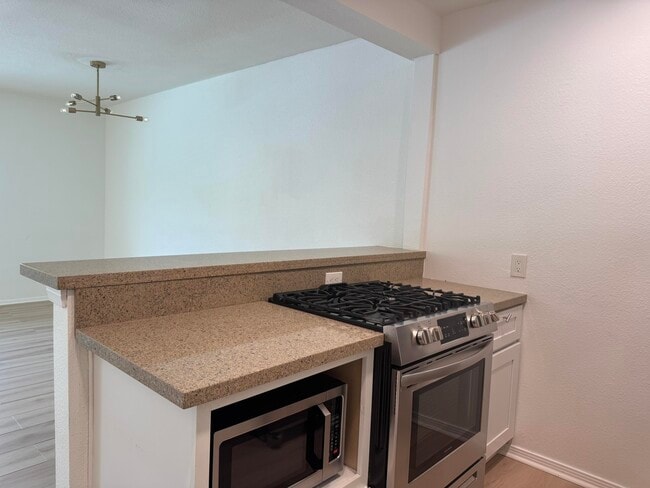 Building Photo - 502 Calle Santa Rosa S