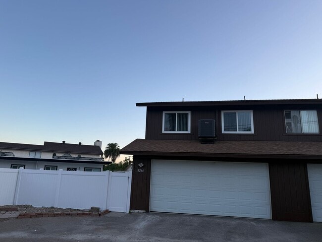 Foto del edificio - 8266-8266 Linden Rd