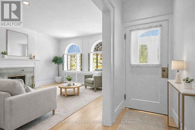 Photo du bâtiment - 9 MacLennan Ave