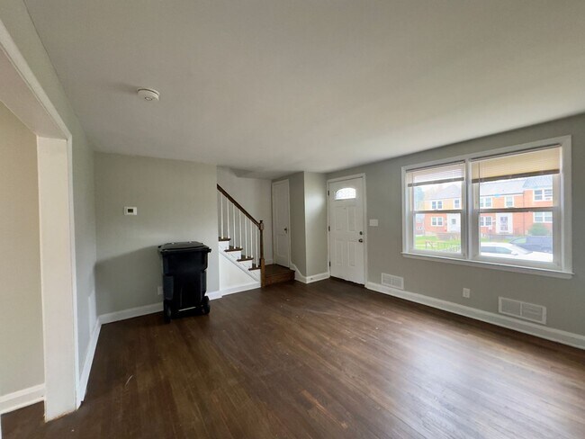 Foto del edificio - Spacious 3Bed/1.5Bath in Woodlawn