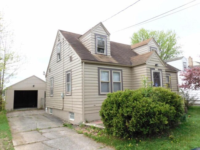 Building Photo - 847 E. Philadelphia Ave.