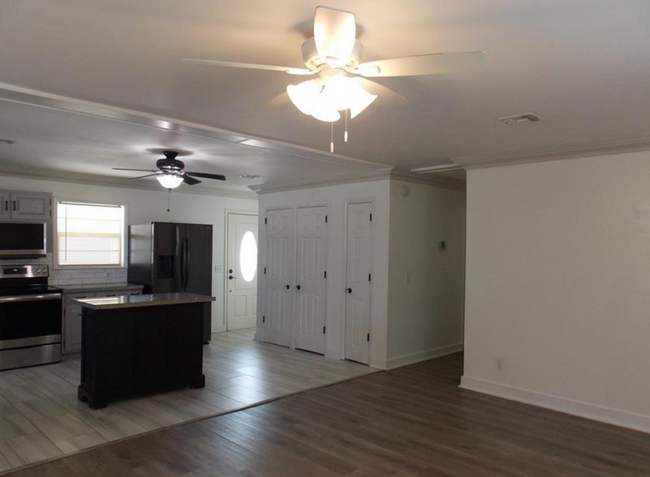 Foto del edificio - 3 bedroom 2 bath home in North Poplar Bluff