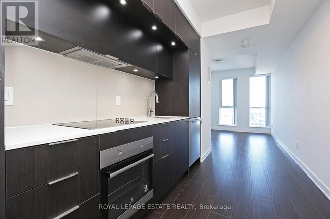 Photo du bâtiment - 55-1655 Regent Park Blvd
