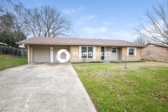 Building Photo - 221 Highridge Dr