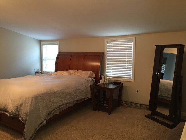 Photo - 3 Bedroom House Near UIHC