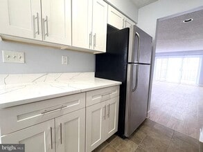 Building Photo - 306 Paddock Dr