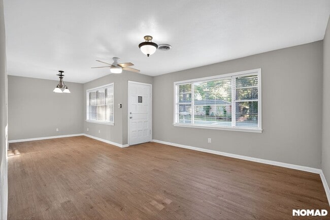 Building Photo - 210 Mize St