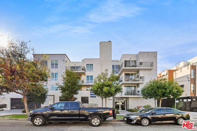 Foto del edificio - 5229 Willowcrest Ave