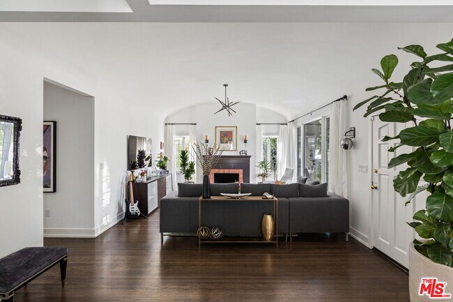 Foto del edificio - 10640 Rochester Ave