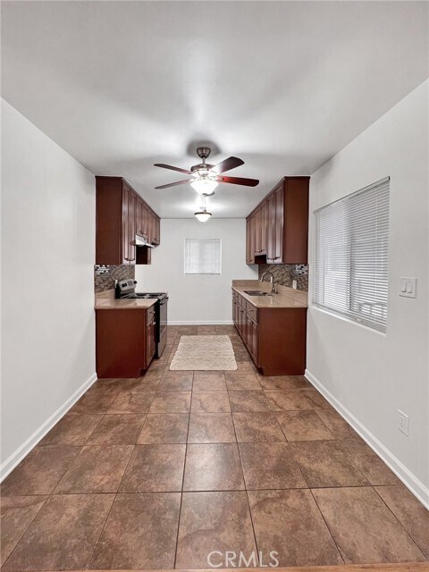 Foto del edificio - 5620 Woodman Ave