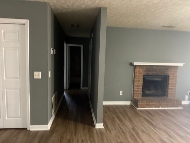 Building Photo - 169 W Paces Dr